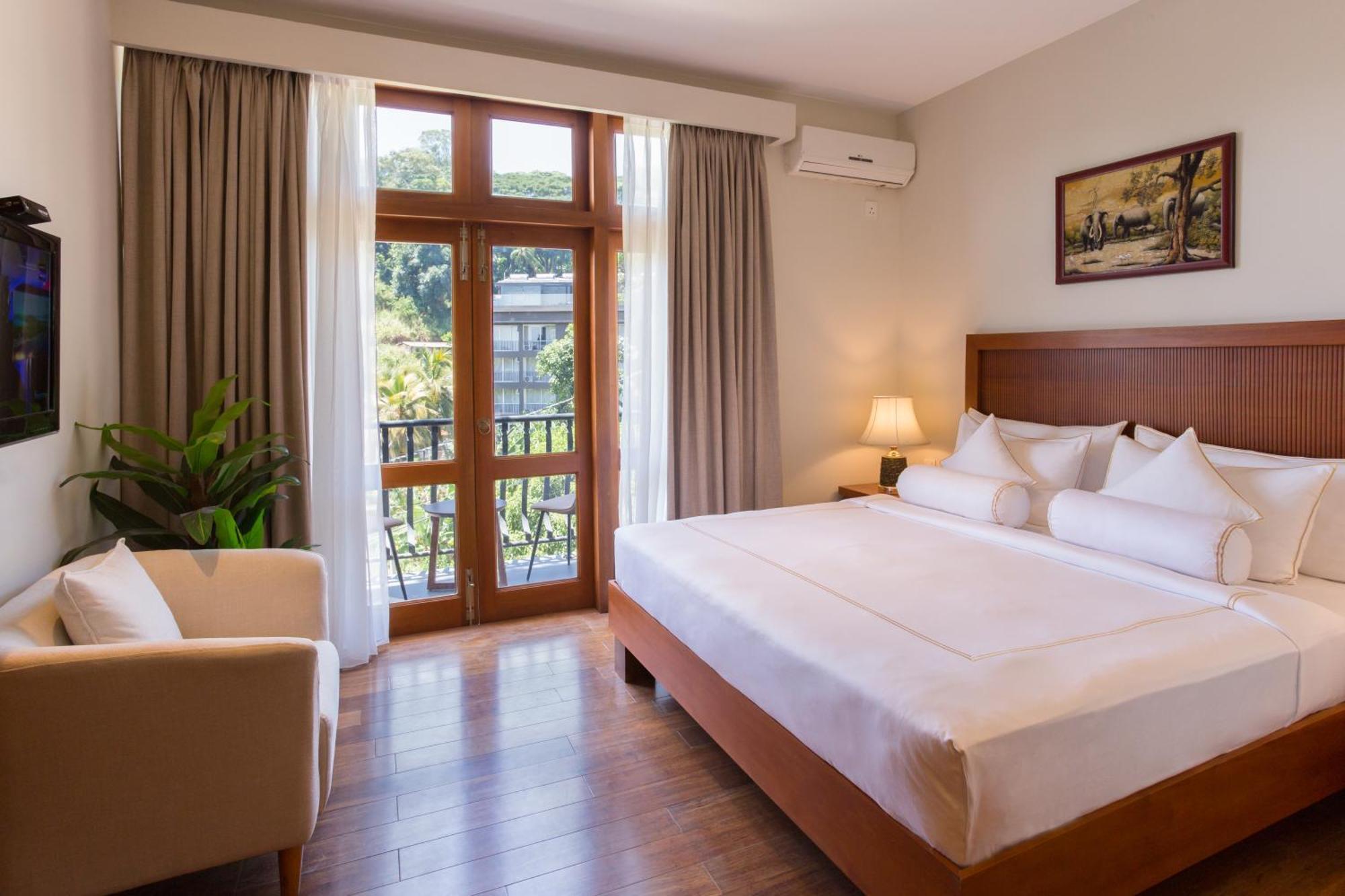 Four-Bedroom Luxury Apartment