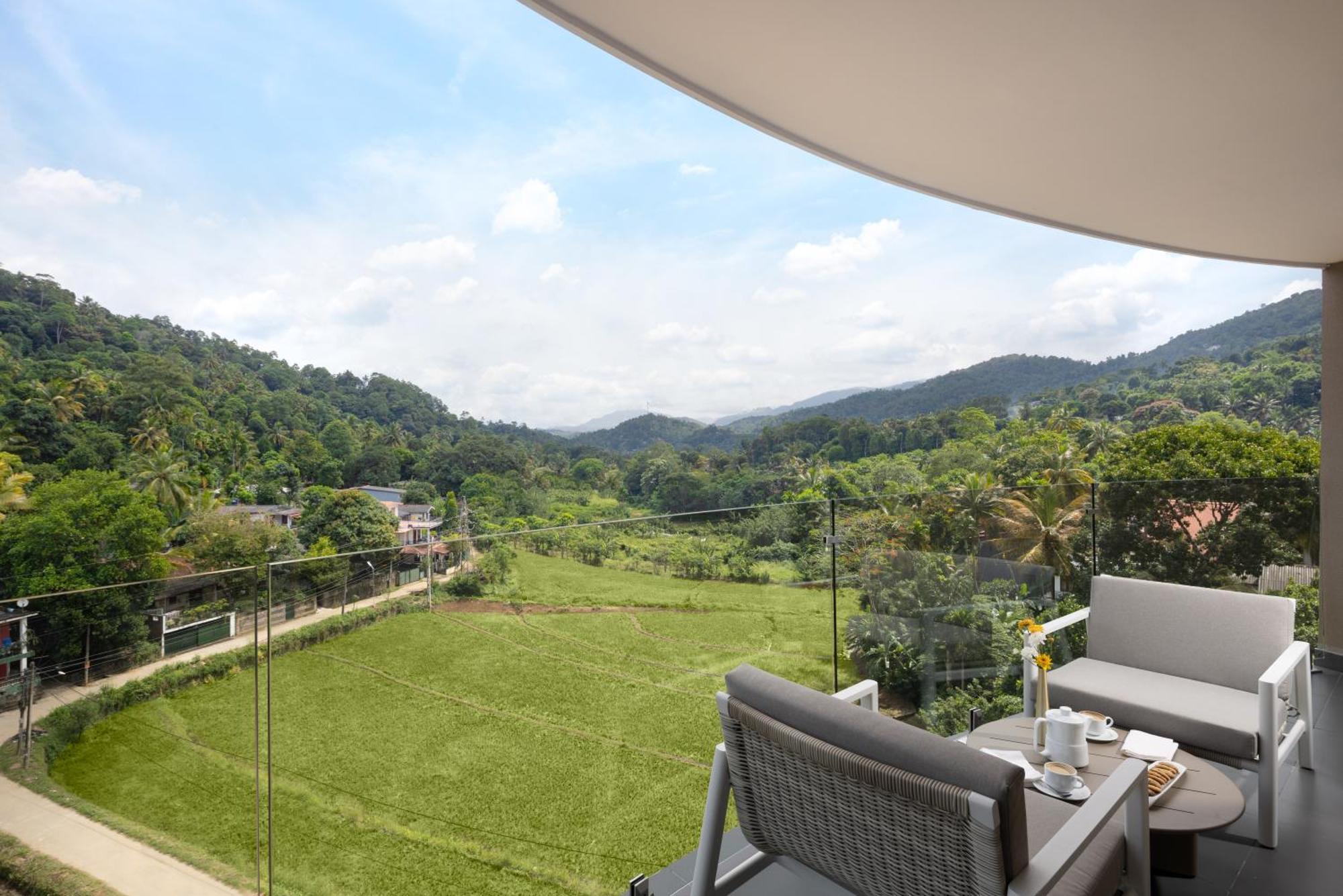 EXECUTIVE SUITE BALCONY