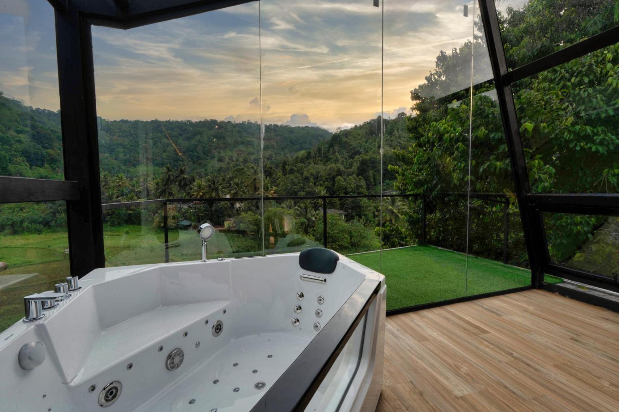 King Room Spa Bath