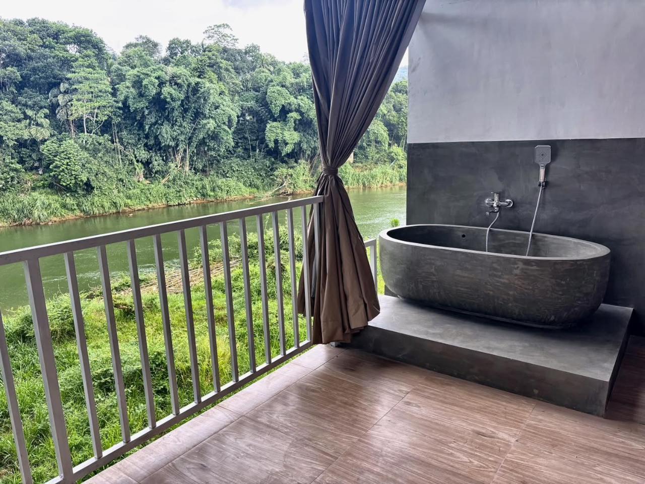 Superior King Suite