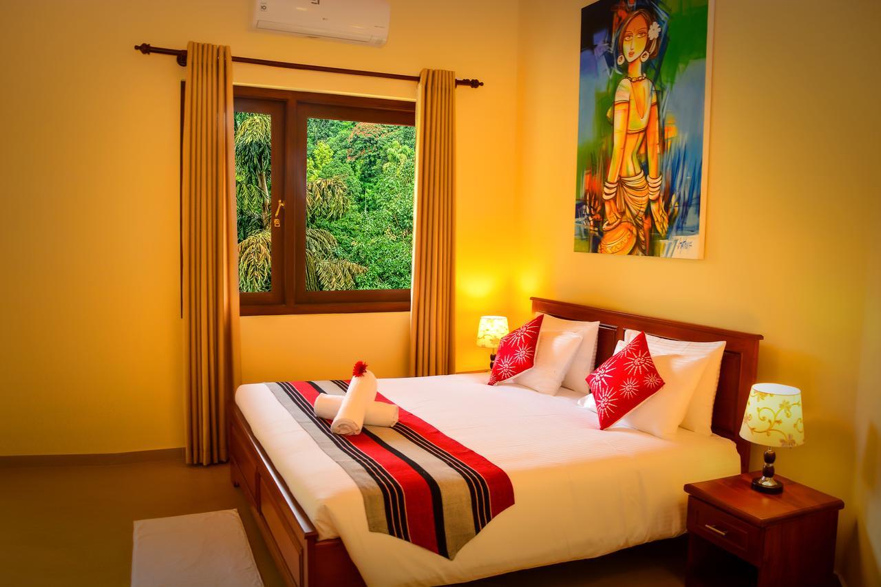 Deluxe Triple Room with Balcony and Mountain View