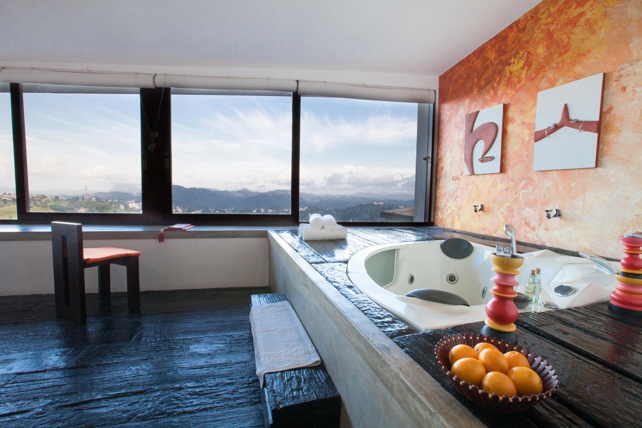 Luxury Mountain View Suite with Jacuzzi - 10% off on Award Winning Cocktails & Selected Wines, Steam Room & Sauna Access
