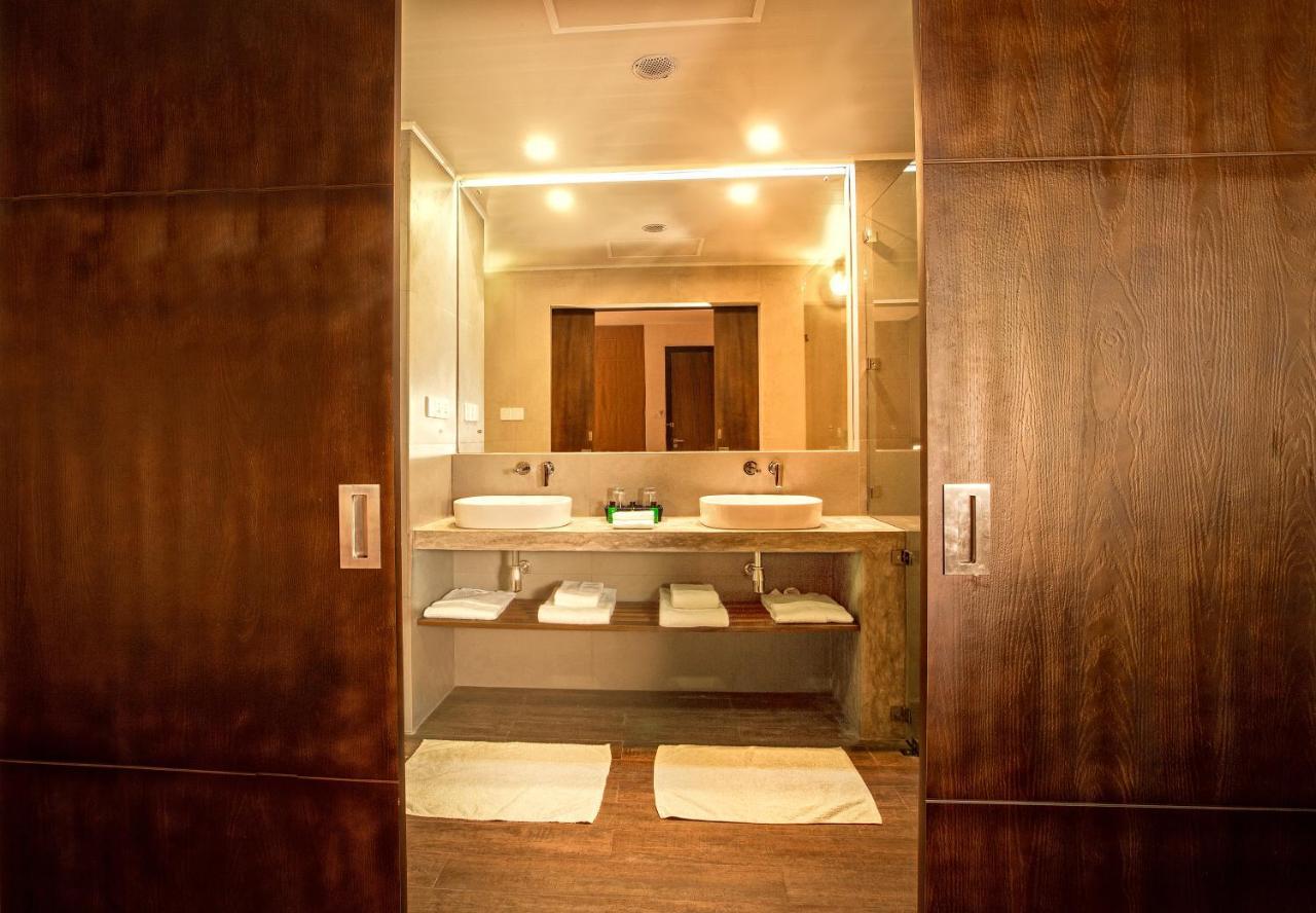 Deluxe Twin Room Inside View on Food Beverages