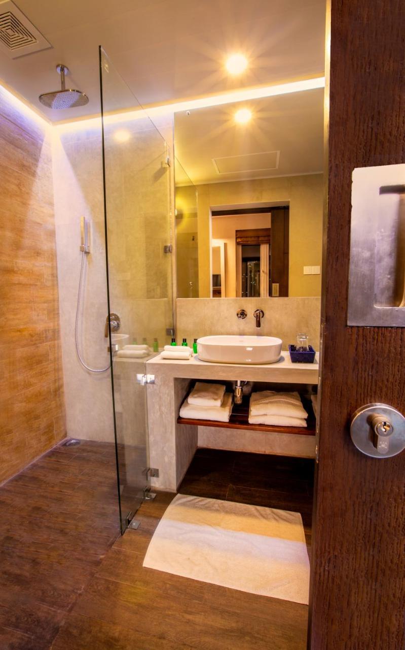Deluxe Twin Room City View on Food & Beverages