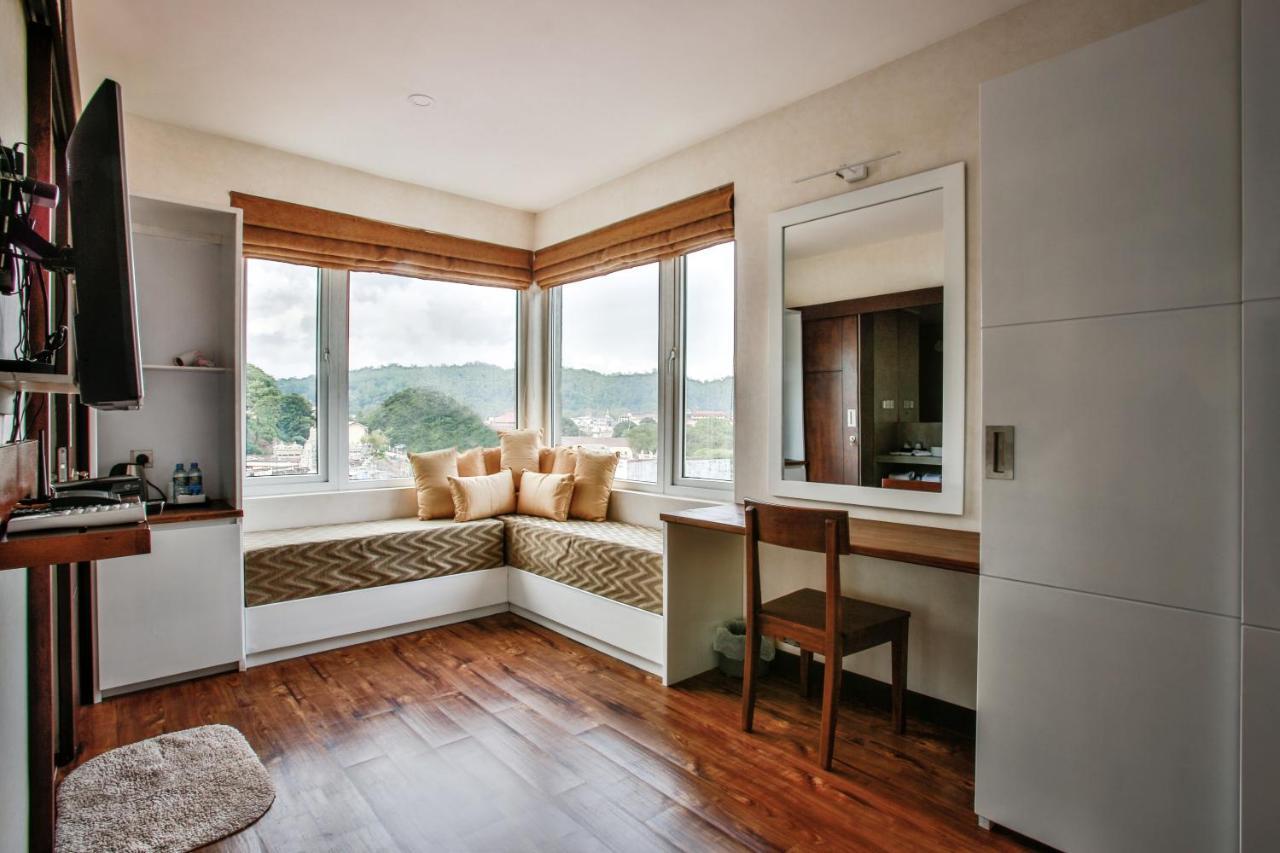 Deluxe Twin Room City View on Food & Beverages
