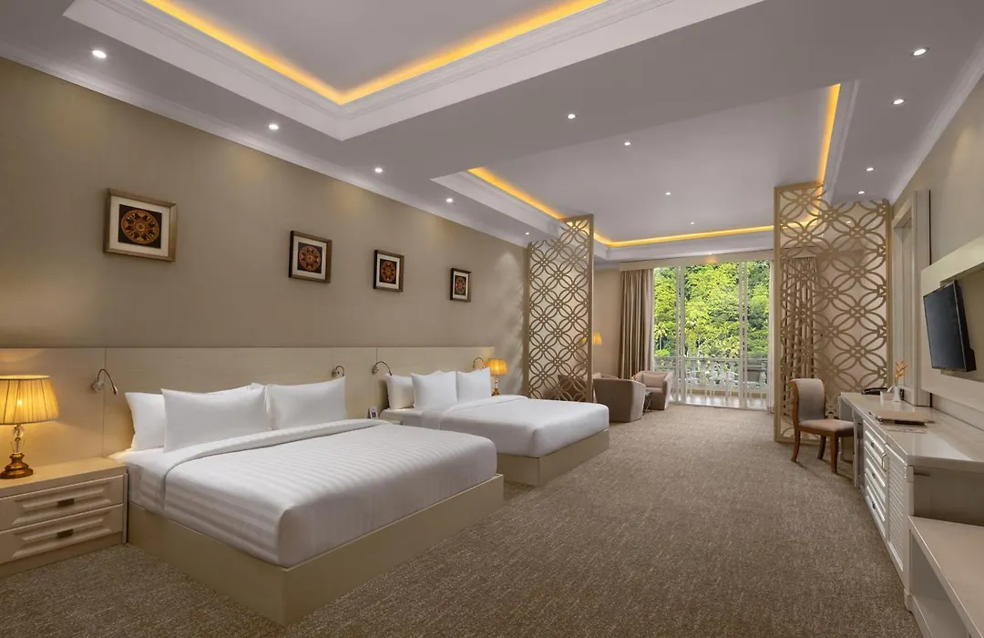 The Golden Crown Hotel-1