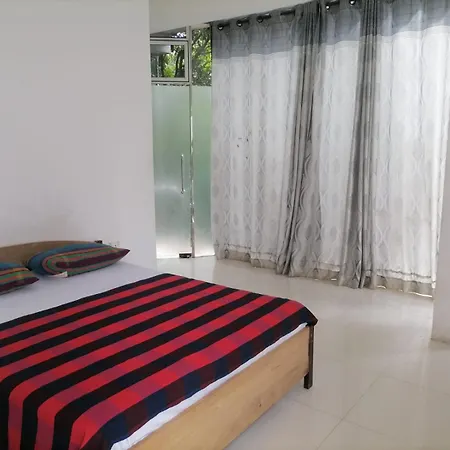 Hotel Nice Place Kandy-2