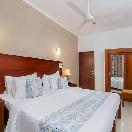 Hotel Travellers Nest Kandy-2
