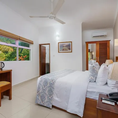 Hotel Travellers Nest Kandy-3