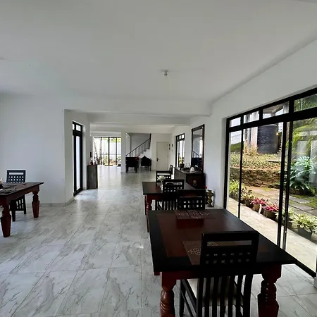 Shiro In Kandy-3