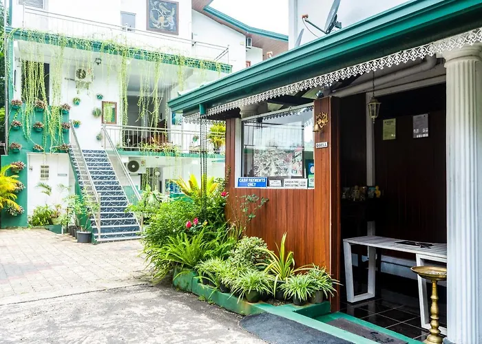 Kandy HotelsRiverside Villa