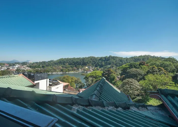 Ceyloni Lake Residency