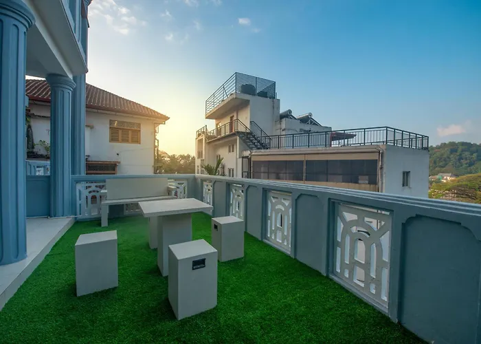 Ceyloni Lake Residency