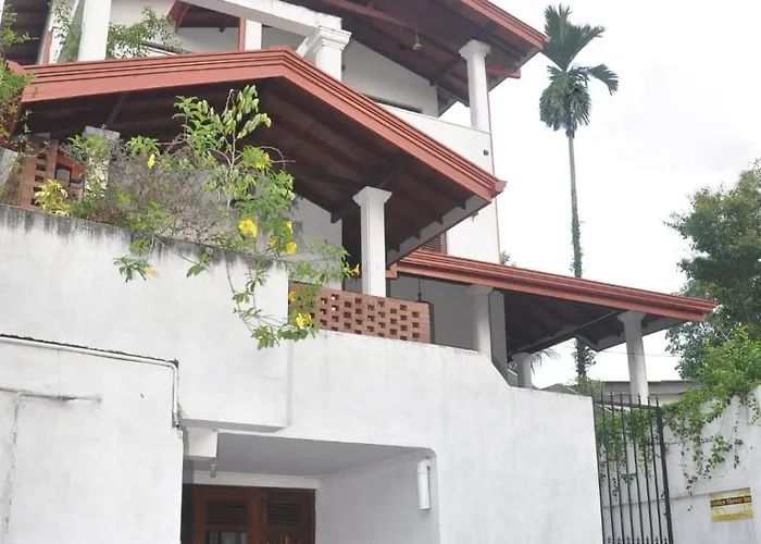 Golden Shower Inn Kandy