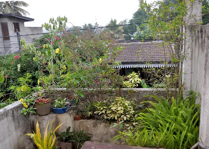 Golden Shower Inn Kandy