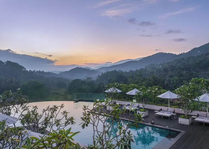The Golden Crown Hotel Kandy